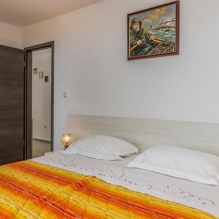 Lovely Apartment In Mali Losinj With Kitchen Экстерьер фото