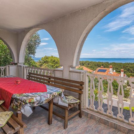 Lovely Apartment In Mali Losinj With Kitchen Экстерьер фото