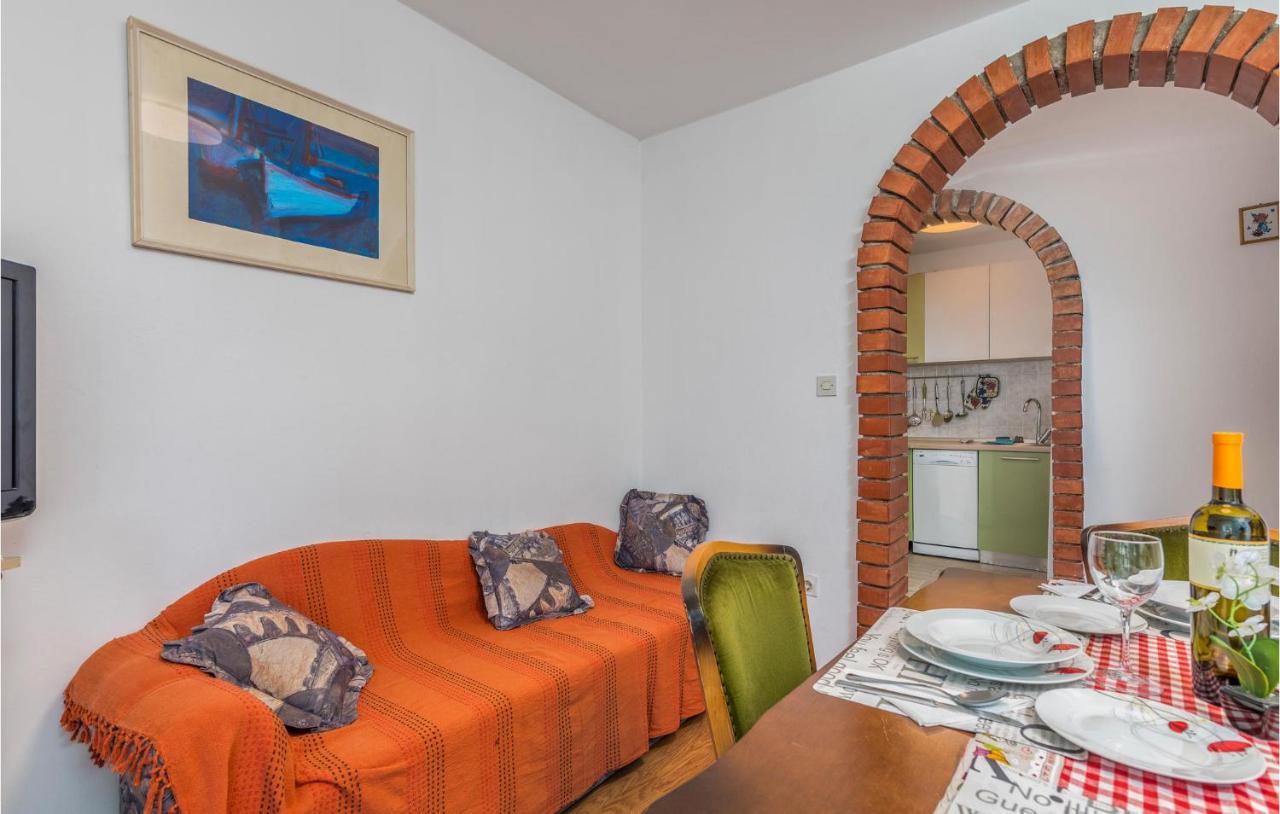 Lovely Apartment In Mali Losinj With Kitchen Экстерьер фото