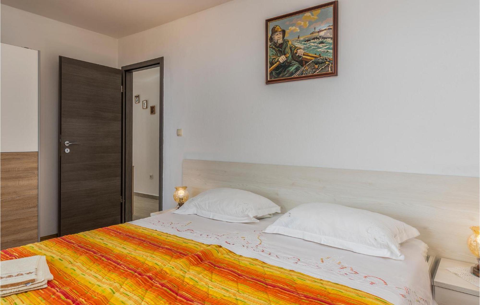 Lovely Apartment In Mali Losinj With Kitchen Экстерьер фото