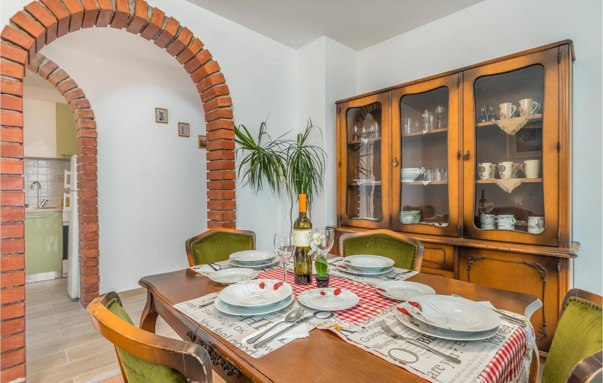 Lovely Apartment In Mali Losinj With Kitchen Экстерьер фото