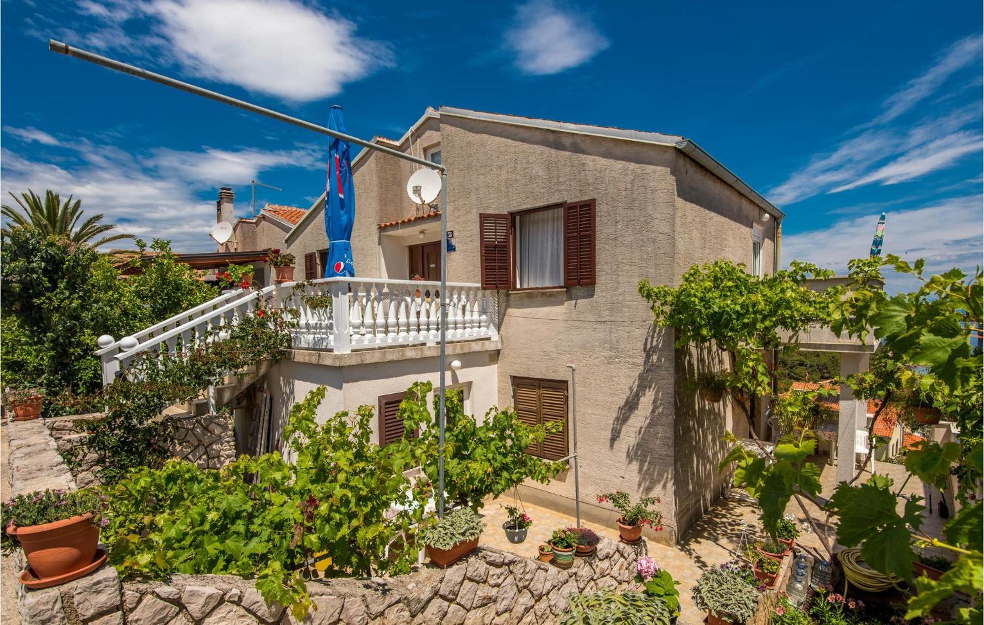 Lovely Apartment In Mali Losinj With Kitchen Экстерьер фото