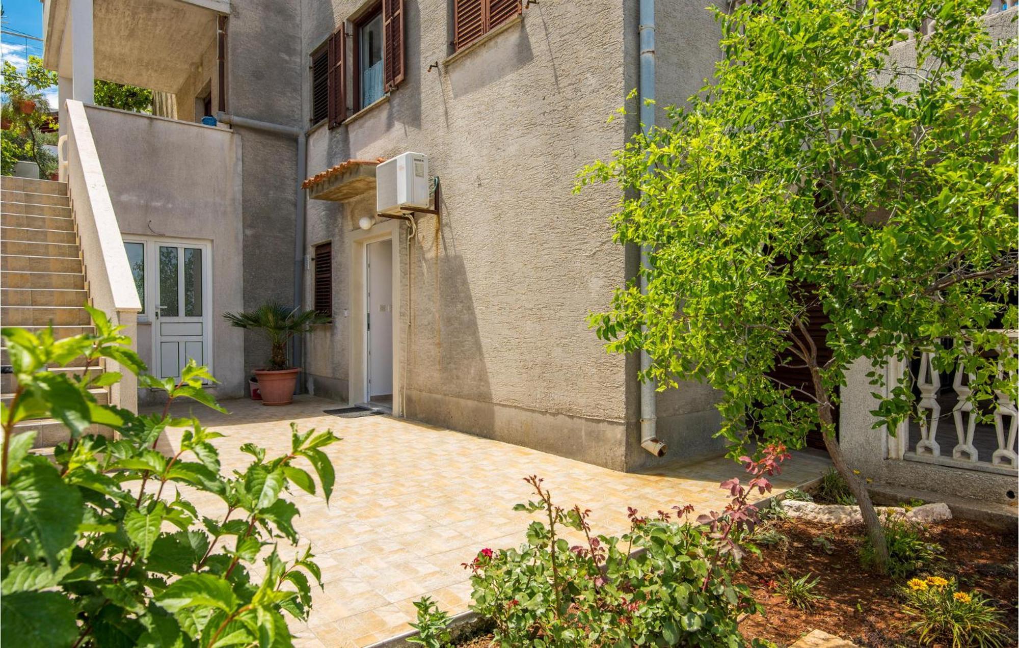 Lovely Apartment In Mali Losinj With Kitchen Экстерьер фото